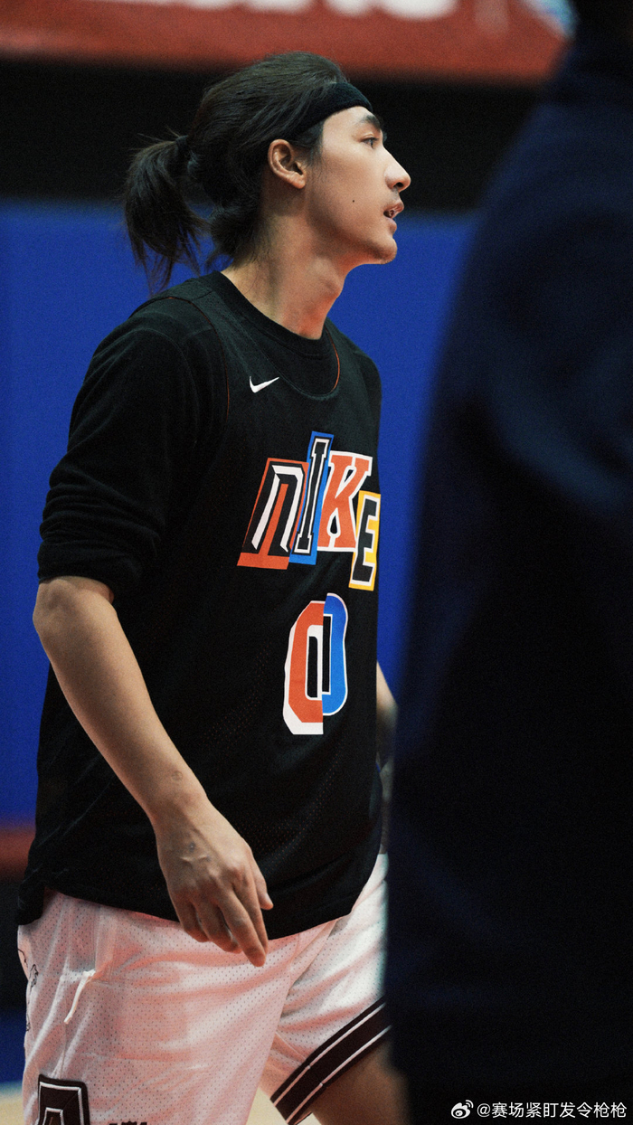 开云体育登录-演员此沙分享球场动态|小演员_新浪体育_新浪新闻