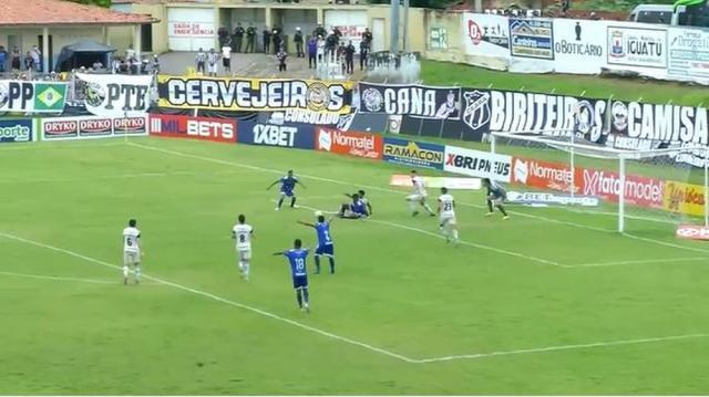 极为罕见甚至前所未有 巴西球员坐地上倒勾破门！